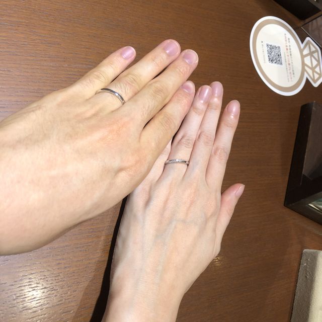 【TRECENTI(トレセンテ)の口コミ】 結婚指輪はずっとつけることを想定していたので、派手すぎない新婦側の指…