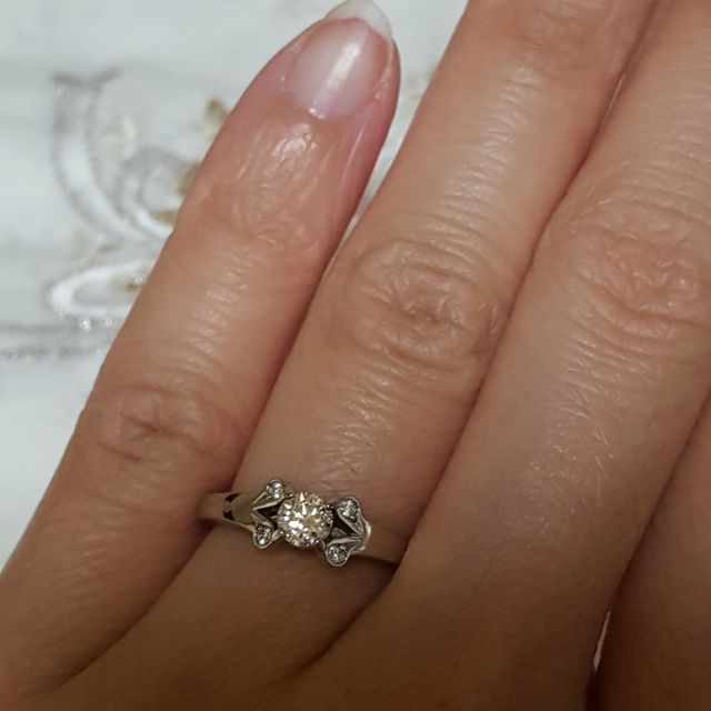 【カルティエ(Cartier)の口コミ】 婚約期間だけでなく、日常使いもできる指輪を探していました。一般的な、…