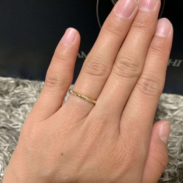 【銀座ダイヤモンドシライシの口コミ】 10件くらい結婚指輪の店を見て、いまいちしっくりくるのがなく、銀座ダイ…