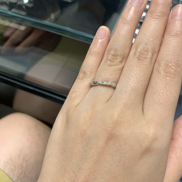 【エクセルコダイヤモンド(EXELCO DIAMOND)の口コミ】 真ん中がお花のようなデザインのダイヤで、全体的にはブーケのようなとて…