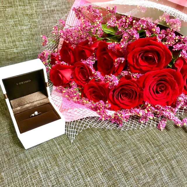 【アイプリモ(I-PRIMO)の口コミ】 指輪のデザインが可愛らしく、ウェーブがかったプラチナリングがとても素…