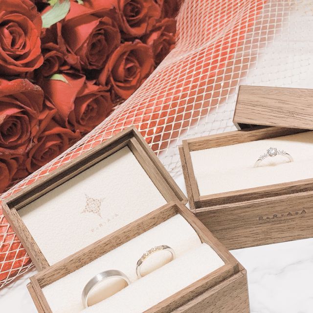 【PORTADA(ポルターダ)の口コミ】 人と被らないデザインできめました。
婚約指輪も一石大きなもので探してい…