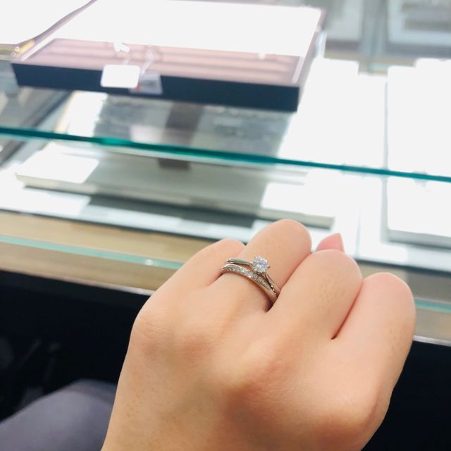 【アイプリモ(I-PRIMO)の口コミ】 ハートやピンクなどのフレームから選べるので、ワクワク感がある。特にこ…