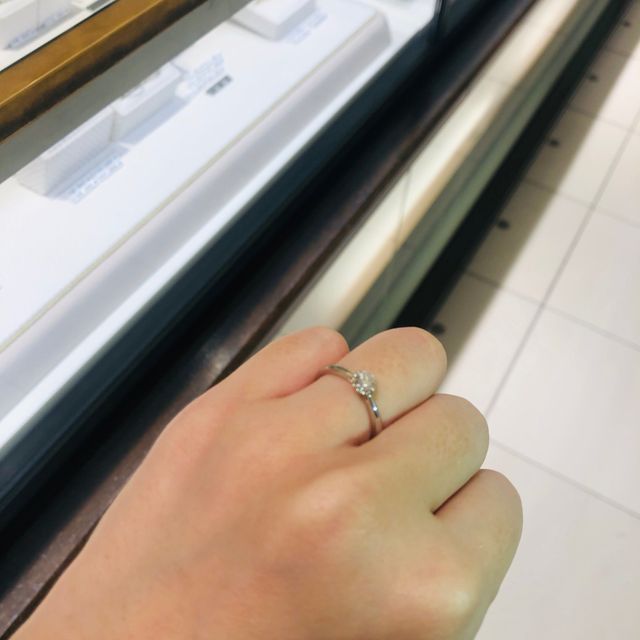 【ヴァンドーム青山(VENDOME AOYAMA)の口コミ】 石のとまり具合が可愛い。横から見た時の顔がダイナミックで、また高さも…