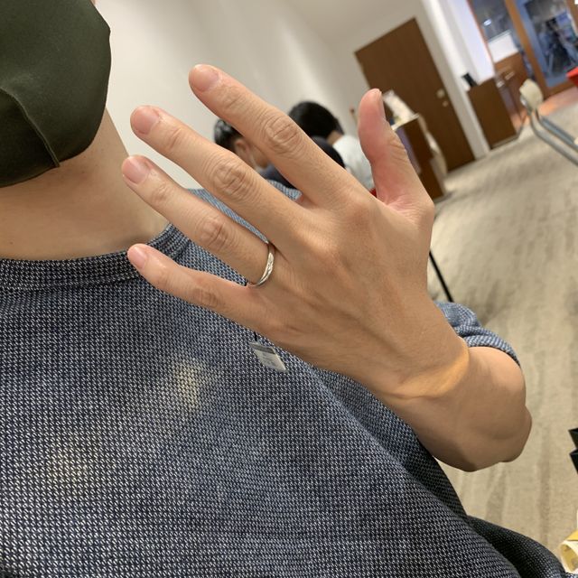 【銀座ダイヤモンドシライシの口コミ】 普段は指輪をしないので、定番のものを考えていました。
しかし、何本か付…