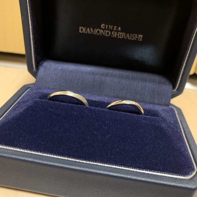 【銀座ダイヤモンドシライシの口コミ】 細身でウェーブが緩くかかっているデザインを中心に探したいと言うところ…