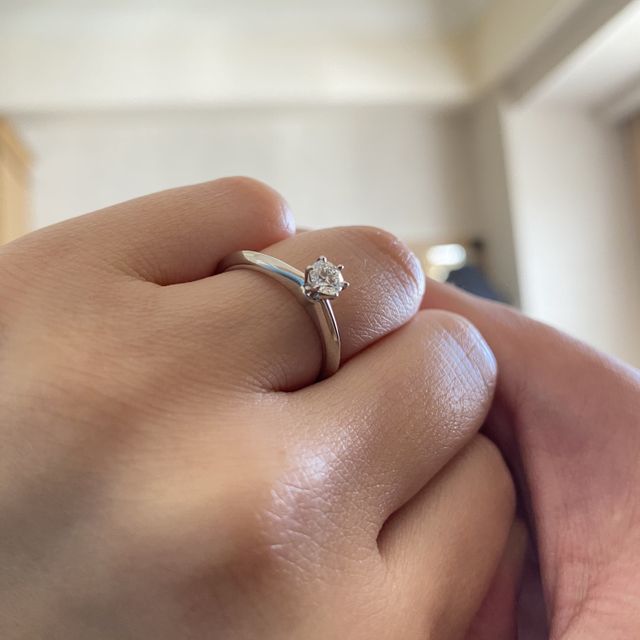 【ティファニー(Tiffany & Co.)の口コミ】 主人が一生懸命選んでくれたのですが、私の指に合うようにダイヤの大きさ…