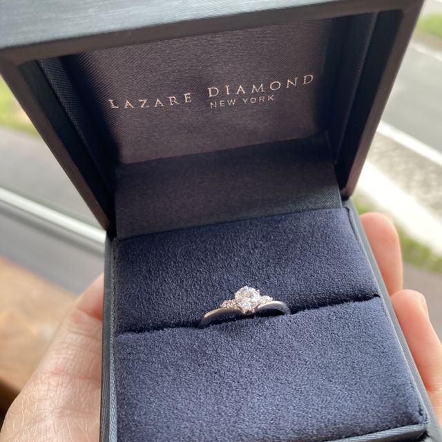 【ラザール ダイヤモンド(LAZARE DIAMOND)の口コミ】 指はふっくら短めなので、ストレートや太めのリングが似合わず悩んでいた…