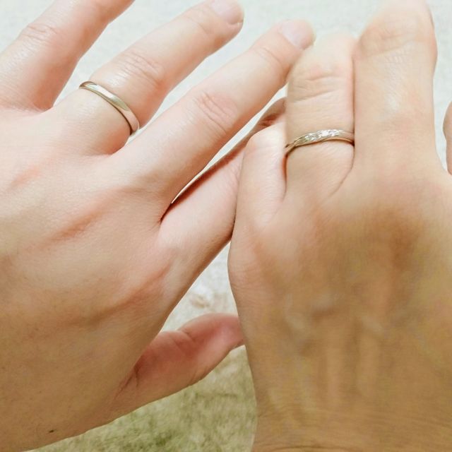 【銀座ダイヤモンドシライシの口コミ】 シンプル過ぎずダイヤが何石か欲しかったので、少し派手かなーとも迷った…