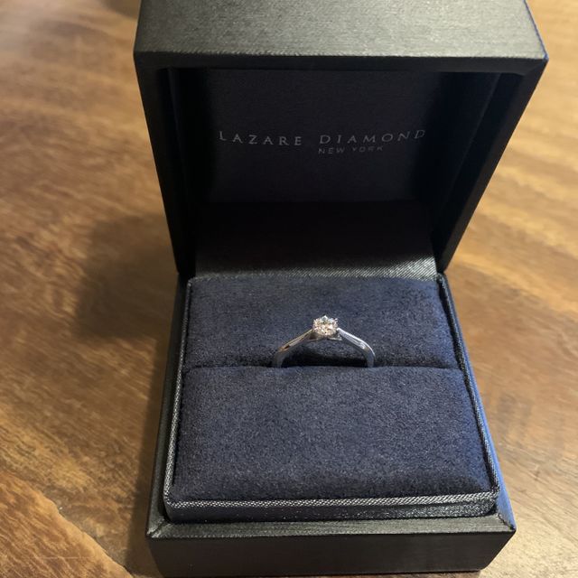 【ラザール ダイヤモンド(LAZARE DIAMOND)の口コミ】 婚約指輪を好きなブランド・デザインを選ばせて貰えたので、デザインが豊…