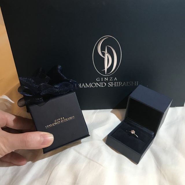 【銀座ダイヤモンドシライシの口コミ】 プロポーズ用のリングがあり、私の指のサイズが明確に分からなくても指輪…