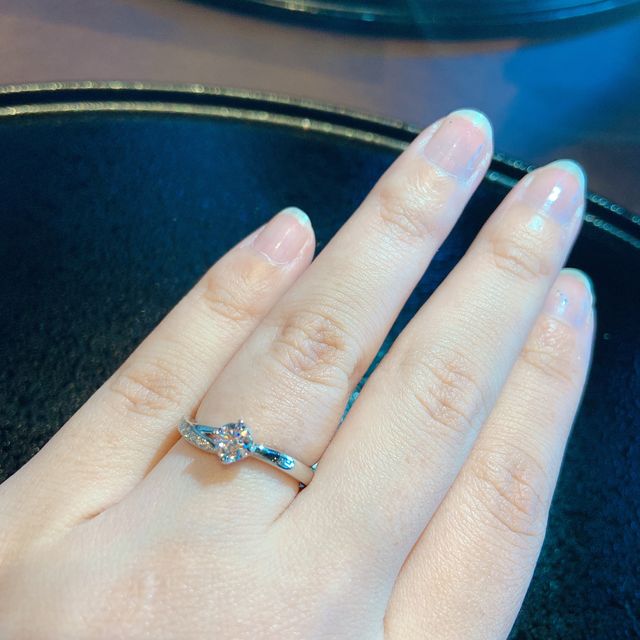 【アイプリモ(I-PRIMO)の口コミ】 当初から婚約指環と結婚指環をセットでつけたときに綺麗に見えるデザイン…