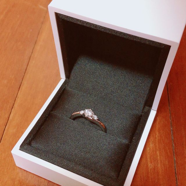 【FOREVERMARK(フォーエバーマーク)の口コミ】 このリングは一目惚れしたものです。ショーケースの中に並んでいるものの…