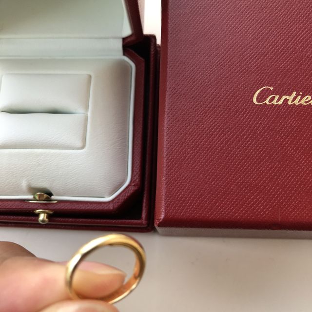 【カルティエ(Cartier)の口コミ】 シンプルでスタイリッシュでゴージャスでした。
元々指が太いので指輪はつ…