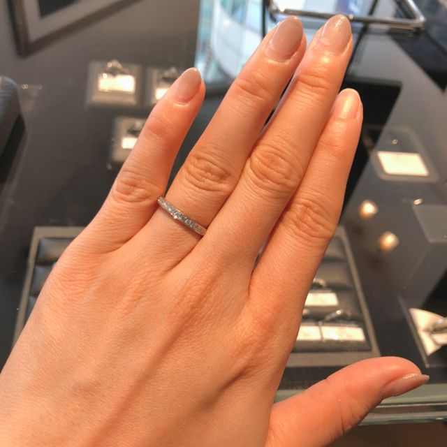 【エクセルコダイヤモンド(EXELCO DIAMOND)の口コミ】 ダイヤモンドがリング全体にデザインされており、存在感があります。指輪…