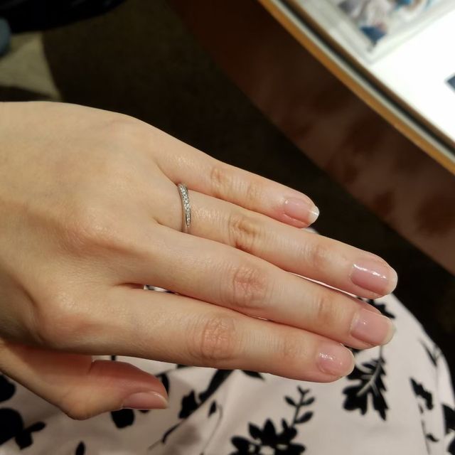 【銀座ダイヤモンドシライシの口コミ】 いくつか似合いそうなものをと提案していただいた中でこちらが気に入りま…