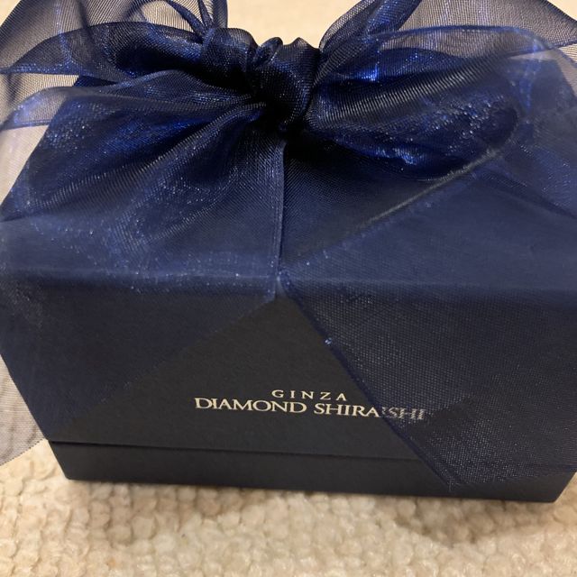 【銀座ダイヤモンドシライシの口コミ】 主人にプロポーズされたときに、こちらの婚約指輪をもらい、重ね付けでき…