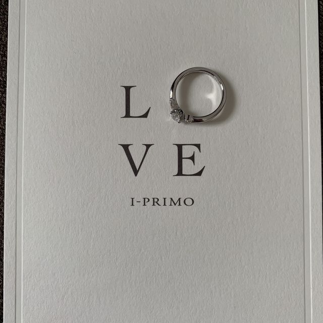 【アイプリモ(I-PRIMO)の口コミ】 指輪のデザインが気に入り、試着したその日に購入しました。
指輪が細身で…