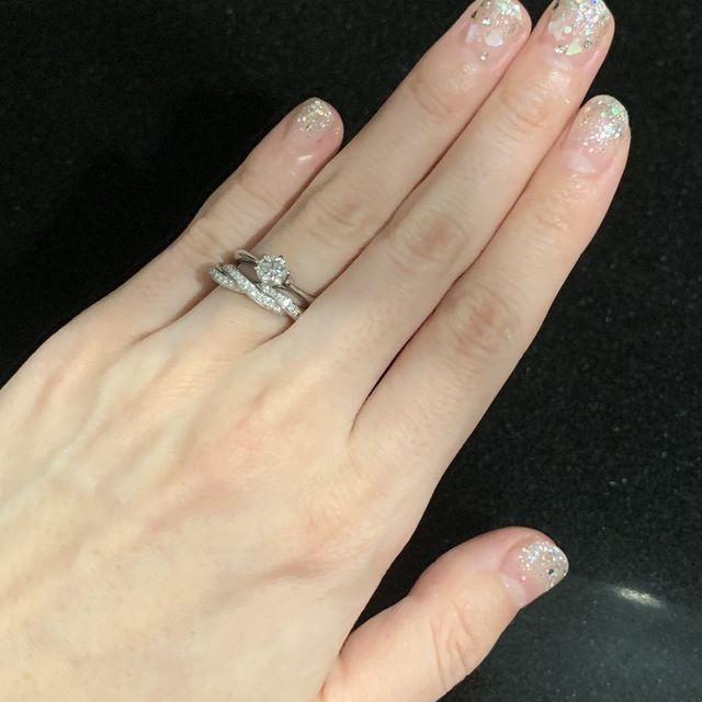 【ラザール ダイヤモンド(LAZARE DIAMOND)の口コミ】 婚約指輪もラザールで購入し、その品質とダイヤの輝きから結婚指輪もラザ…