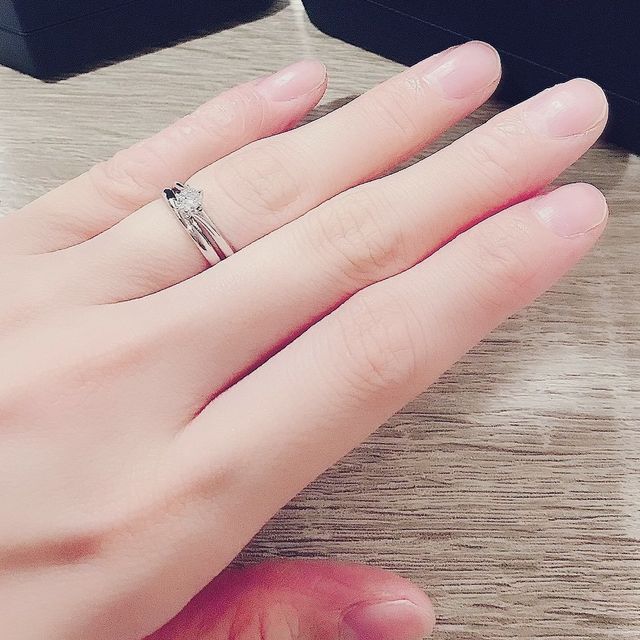 【銀座ダイヤモンドシライシの口コミ】 たくさんの指輪を試着させていただき、自分の指に合ったものを選ぶことが…