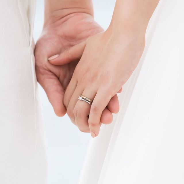 【ORECCHIO(オレッキオ)の口コミ】 デザインとつけ心地です。普段シルバーのアクセサリーを付けることが多い…