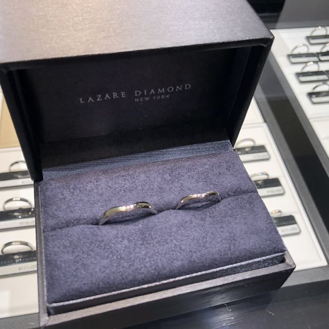 【ラザール ダイヤモンド(LAZARE DIAMOND)の口コミ】 程よいV字がしっくりきたことが、決め手でした。
担当してくださった方も…