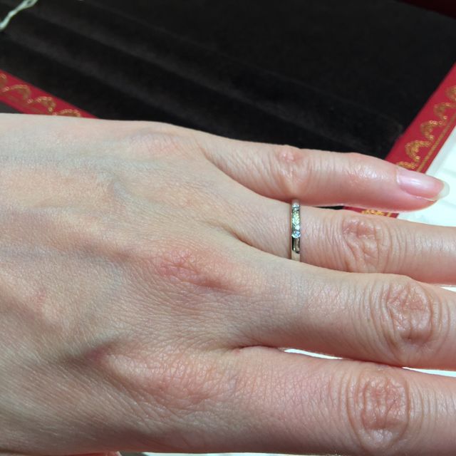 【カルティエ(Cartier)の口コミ】 王道のカルティエはやはり試着しておきたいとの思いから試着しました。
カ…