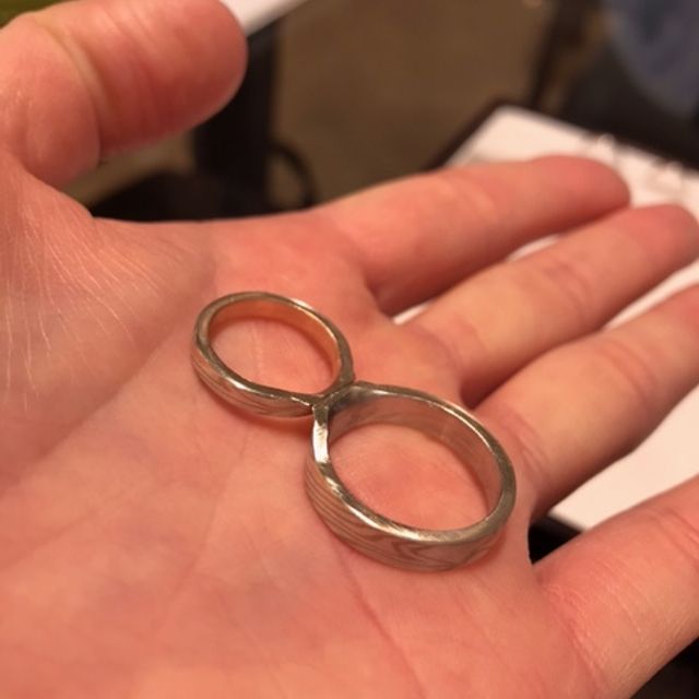 【杢目金屋(もくめがねや)の口コミ】 ゼクシィの雑誌を読んで、このブランドに出会いました。やはり１番の魅力…