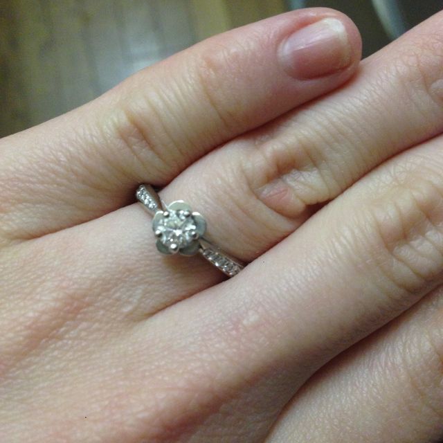 【シャネル(CHANEL)の口コミ】 とにかく可愛いもの好きなので、可愛らしい指輪を探していました。
指が太…