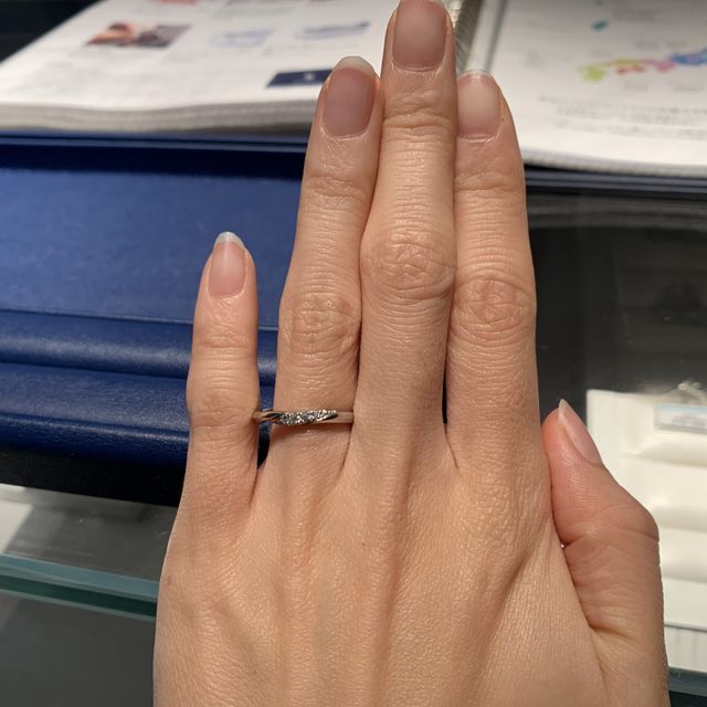 【銀座ダイヤモンドシライシの口コミ】 つけ心地、品質、デザインを重視して結婚指輪を探していました。まず、つ…