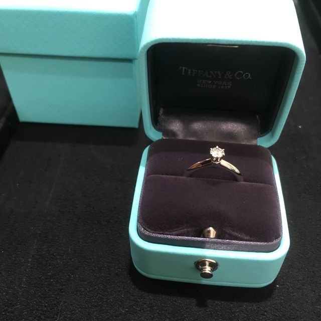 【ティファニー(Tiffany & Co.)の口コミ】 ティファニーは女性の憧れではないかと感じていたことと、あの水色の箱に…