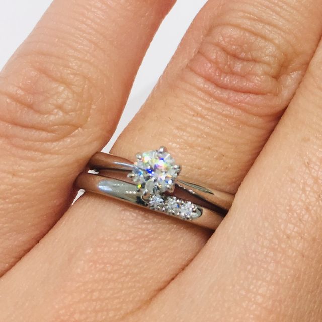 【4℃ BRIDAL(ヨンドシーブライダル)の口コミ】 結婚指輪はメレダイヤの数が1.3.5と選択出来、素材についてもプラチナだけ…