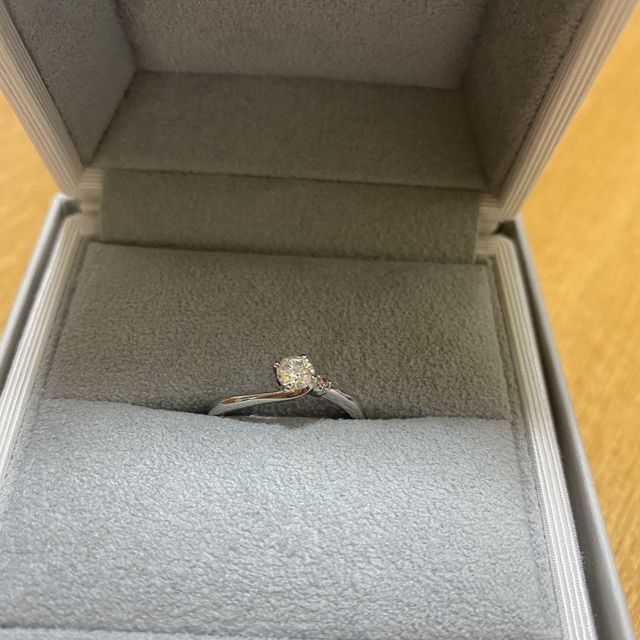 【CAFERING(カフェリング)の口コミ】 彼氏が私のイメージに合うようにと選んでくれました。実際に見た時はピン…