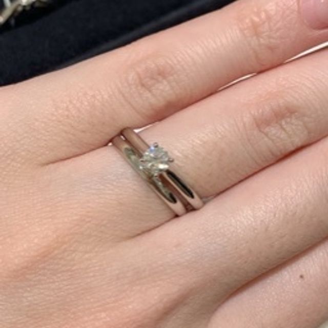 【カルティエ(Cartier)の口コミ】 シンプルで婚約指輪らしいデザインのものを探していたので、カルティエの1…