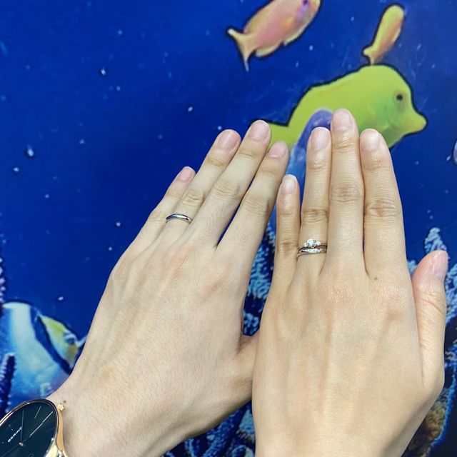 【銀座ダイヤモンドシライシの口コミ】 Vタイプの型の指輪ですが、デザインが左上がりにダイヤが埋め込まれている…