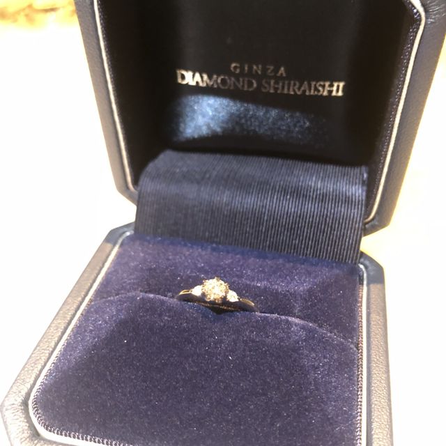 【銀座ダイヤモンドシライシの口コミ】 彼が、私の小さい子供のような指にも似合うようなデザインを選んでくれた…