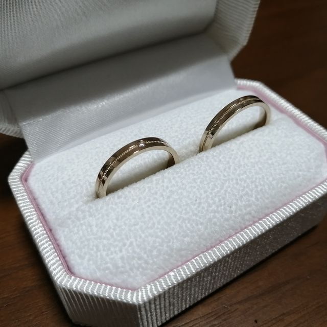 【Honey Bride(ハニーブライド)の口コミ】 シンプルでも、ペアとわかるデザインを探していた中で、こちらを店員さん…