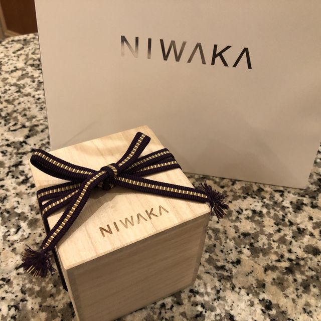 【俄(にわか)の口コミ】 色の材質（色合い）が上品で惹かれました。2人の指のシルエットにあった細…