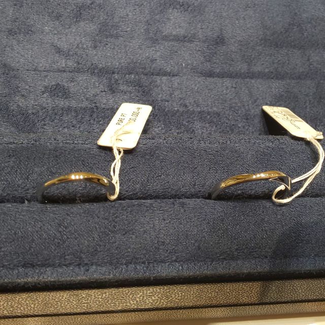 【4℃ BRIDAL(ヨンドシーブライダル)の口コミ】 プラチナ素材、ウェーブデザイン、女性用も石なしを希望で、見せていただ…