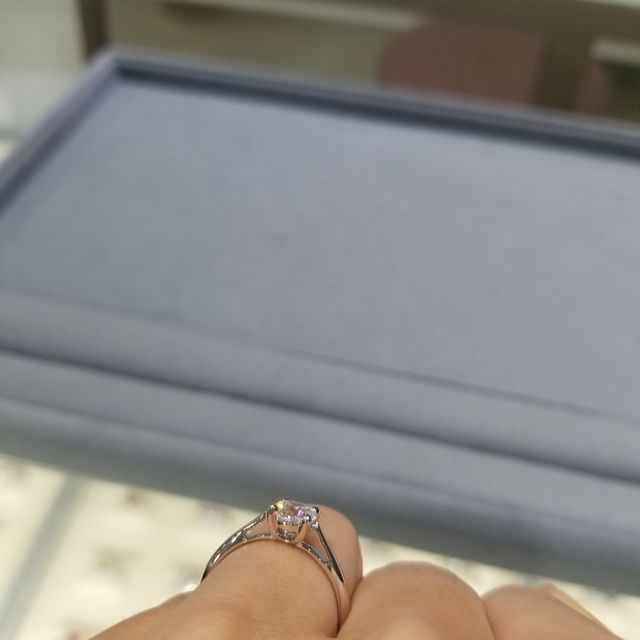 【宝寿堂(ほうじゅどう)の口コミ】 何より予算内で他店より大きくて質の良いダイヤモンドが選べるからです！
…