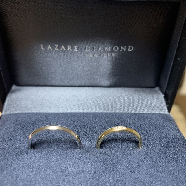 【ラザール ダイヤモンド(LAZARE DIAMOND)の口コミ】 デザインはシンプルで飽きが来ないものを選びました。鍛造という製法で作…