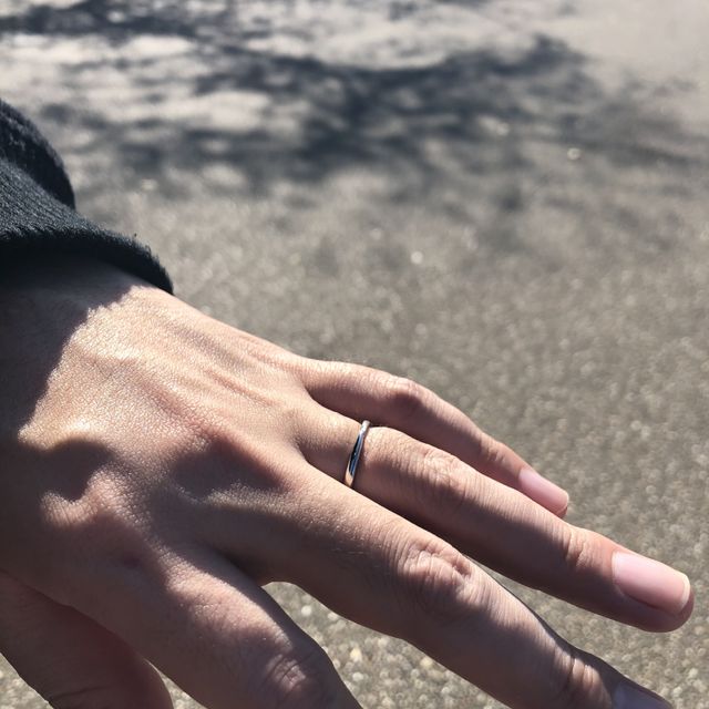 【TOMOE(トモエ)の口コミ】 デザインと指輪の名前が決めてです。TOMOEという名前に縁がありまして、直…