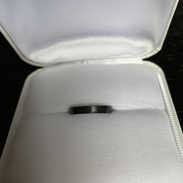 【Aroode(アローデ)の口コミ】 ブラックリング希望していた為、色々なブランドを見て回りましたが、なか…