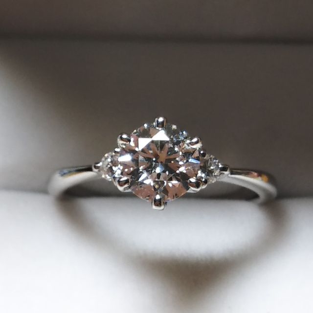 【宝寿堂(ほうじゅどう)の口コミ】 ダイヤモンドの質と輝きにこだわりたかったので、それを引き立てる様なデ…