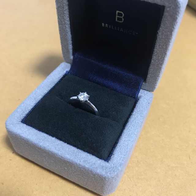 【BRILLIANCE+(ブリリアンスプラス)の口コミ】 カーブのあるデザインも候補でしたが、ダイヤにある程度大きさがあった為…