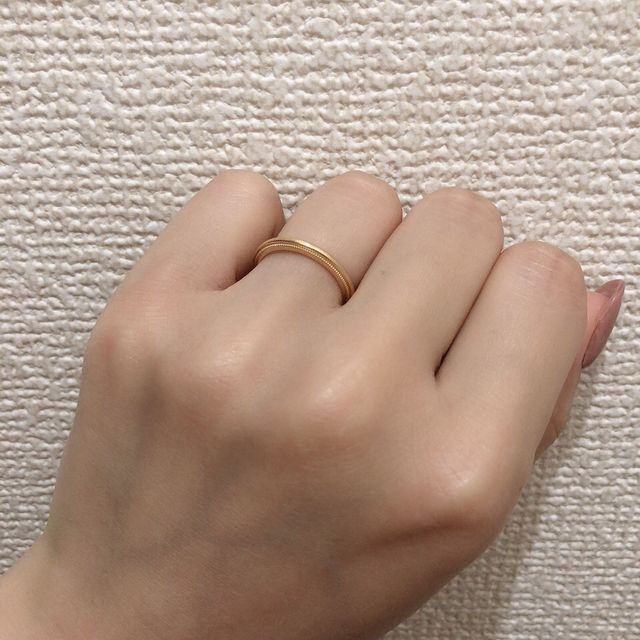 【ティファニー(Tiffany & Co.)の口コミ】 シンプルなマリッジリングを探しておりました。
こちらのマリッジリングは…