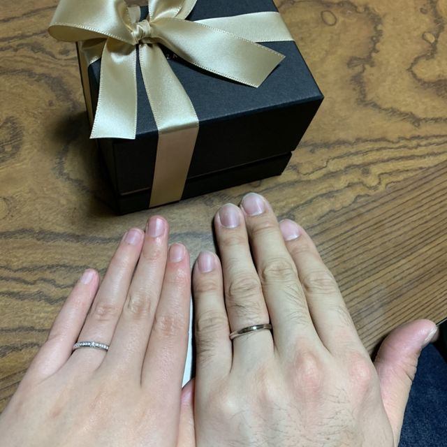 【ラザール ダイヤモンド(LAZARE DIAMOND)の口コミ】 アプローズの男用の方は、真ん中に一本の線が入っています。それは、永遠…