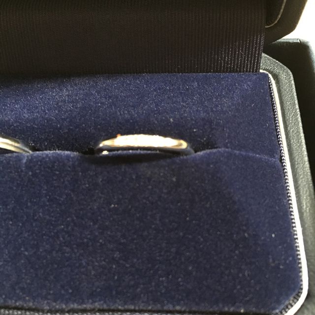 【銀座ダイヤモンドシライシの口コミ】 婚約指輪とのセットリングであることが１番の決め手でした。重ね付けした…