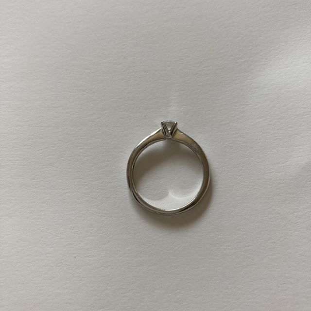 【4℃ BRIDAL(ヨンドシーブライダル)の口コミ】 デザインが物々しくなくて、シンプル、ダイヤが大きく見えるデザインが気…