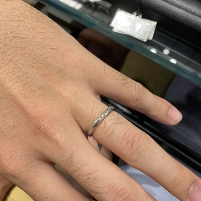 【エクセルコダイヤモンド(EXELCO DIAMOND)の口コミ】 ブラックダイヤモンドがポイントとなっています。可愛くて良いですが、そ…